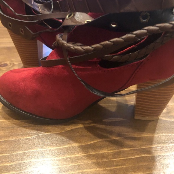 HP ⭐️ Red Strappy Ankle Booties - Picture 6 of 6